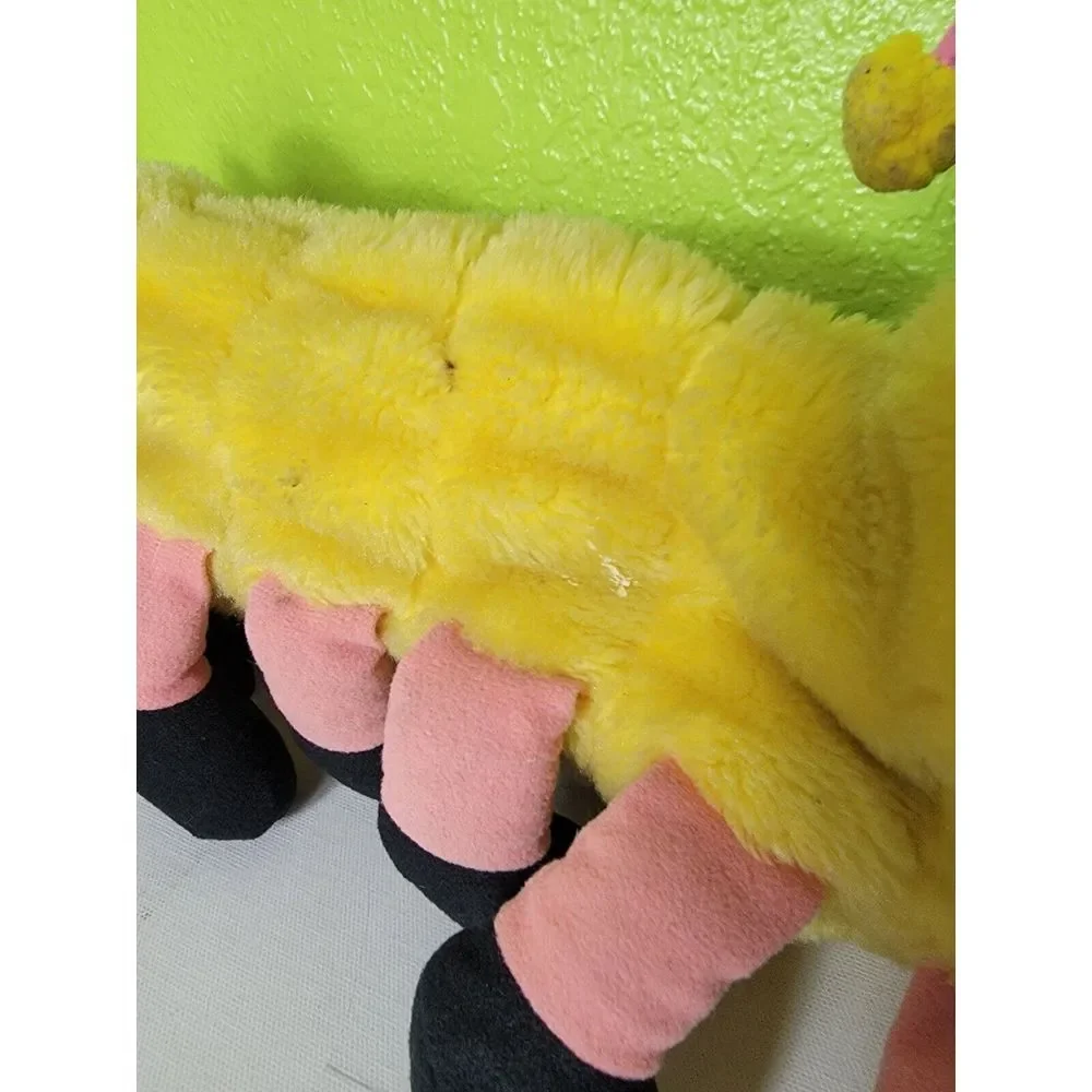 1970s ANIMAL EXPRESS YELLOW CATERPILLAR 14 LEGS 15